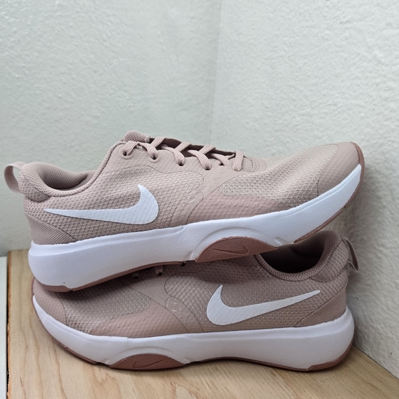 Womens NIKE CITY REPUBLIC TRAINING Pink Oxford/Barely Rose DA1351 604 - Picture 7 of 8